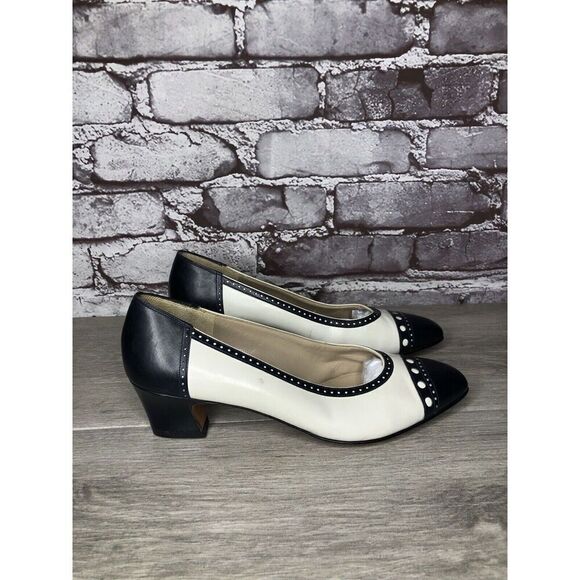 Salvatore Ferragamo Navy & White Cap Toe VTG Pumps Heels Women’s Sz 5B US/35.5EU - Picture 16 of 16